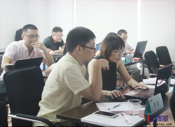 六西格瑪綠帶課程學員積極探討問題 六西格瑪綠帶課程學員積極探討問題