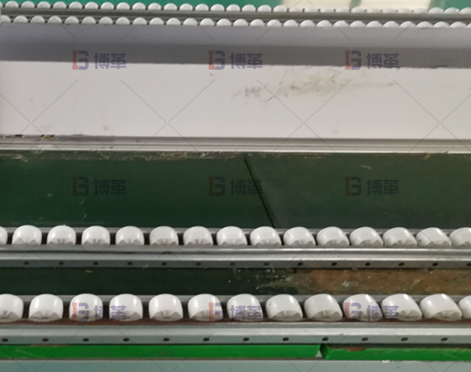 電子制造一般體積較小，使用精益管搭建貨架和無(wú)動(dòng)力滑動(dòng)部件，節(jié)約成本，提高效率。